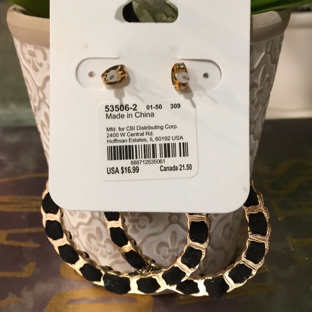 Circle round earrings. /New never worn - Picture 2 of 3